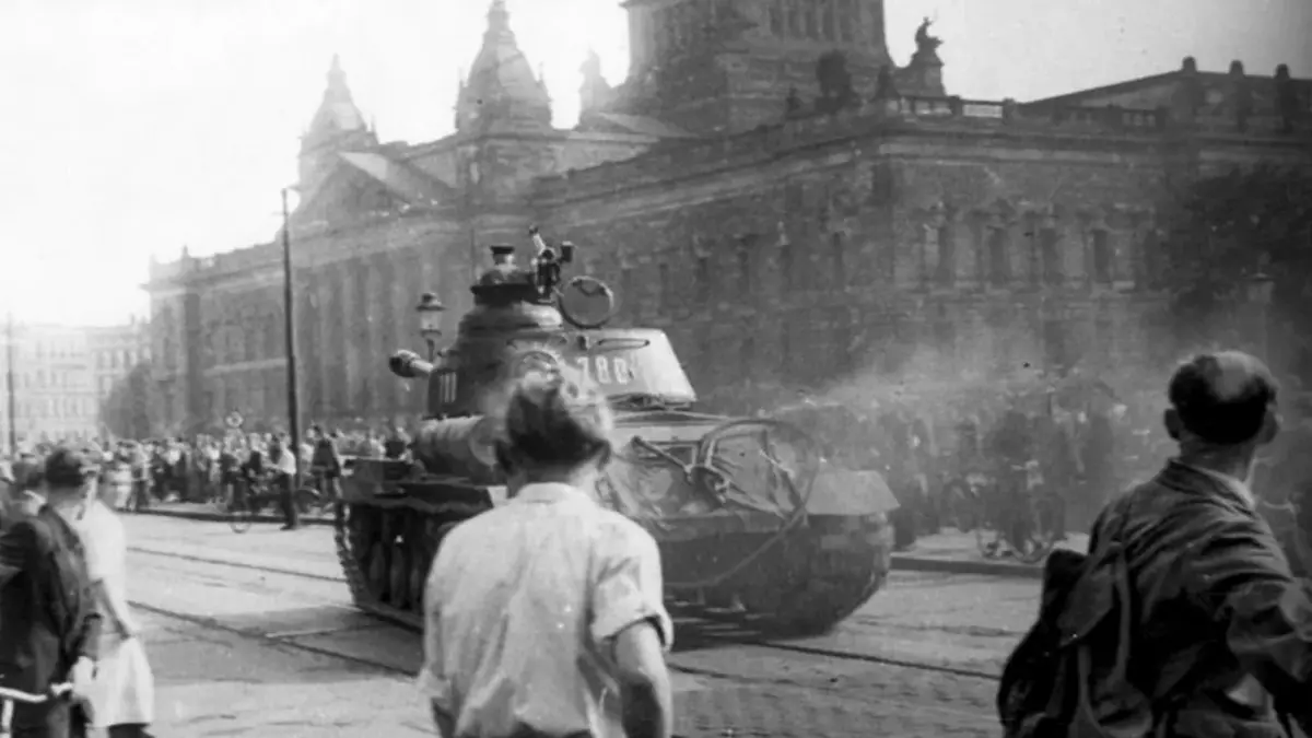 Russische Panzer in den Straßen Leipzigs am 17. Juni 1953. Foto: Bundesarchiv, Bild 175-14676 / CC-BY-SA