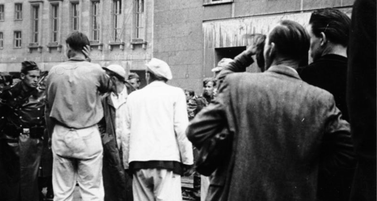 Demonstration von Bauarbeitern am 17. Juni 1953. Foto: Bundesarchiv, Bild 146-2003-0031 / CC-BY-SA.